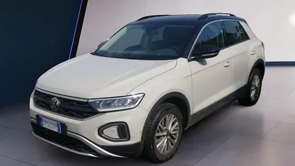 Usata VW T-Roc Life 110 CV (80 kW) 2023 Beige SUV