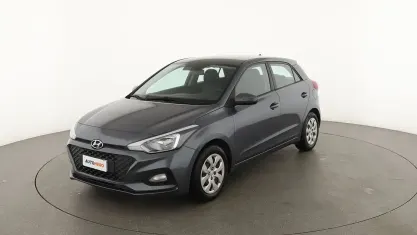 Käytetty Hyundai i20 Advanced 75 HP (55 kW) 2018 Harmaa Sedan