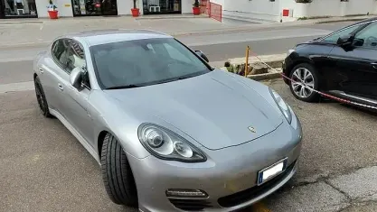 Usata Porsche Panamera 250 CV (183 kW) 2012 Grigio Utilitaria