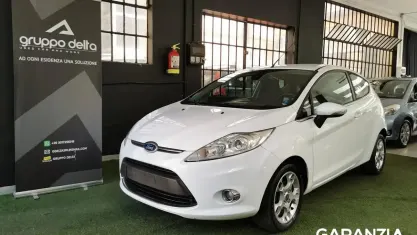 Usata Ford Fiesta Titanium 97 CV (71 kW) 2012 Bianco Berlina
