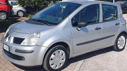 Usata Renault Modus 68 CV (50 kW) 2007 Argento Monovolume
