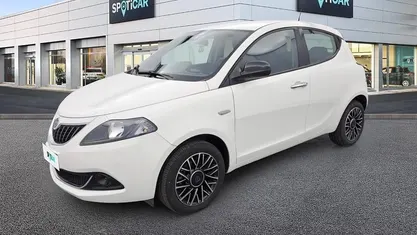 Usata Lancia Ypsilon 70 CV (51 kW) 2024 Bianco Utilitaria