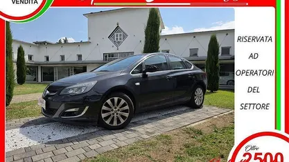 Usata Opel Astra 140 CV (102 kW) 2015 Berlina