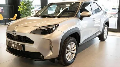 Usata Toyota Yaris Cross Business Edition 116 CV (85 kW) 2024 Argento SUV