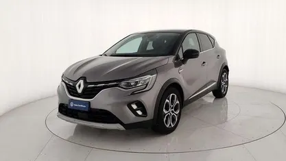 Usata Renault Captur Techno 100 CV (73 kW) 2023 Grigio metallizzato SUV
