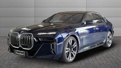 Nuova BMW i7 Luxury Line 484 kW (659 CV) 2025 Grigio metallizzato Berlina