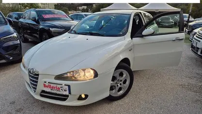 Usata Alfa Romeo 147 Progression 120 CV (88 kW) 2008 Bianco Utilitaria