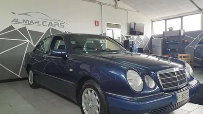 Usata 1997 Mercedes E250 Elegance Tre volumi | 8900 €