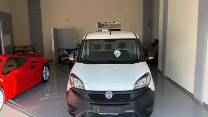 Usata Fiat Doblò S 120 CV (88 kW) 2022 Bianco Monovolume