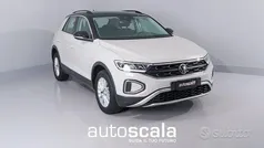 Grigio scuro metallizzato Usata 2023 VW T-Roc Life SUV | 20.990 € (Ottimo prezzo)