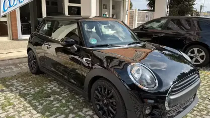 Usata Mini ONE 102 CV (75 kW) 2019 Nero Utilitaria