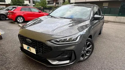 Usata Ford Focus ST 125 CV (91 kW) 2023 Grigio scuro Berlina