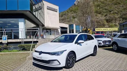 Usata VW Golf VIII Life 116 CV (85 kW) 2022 Bianco Station wagon
