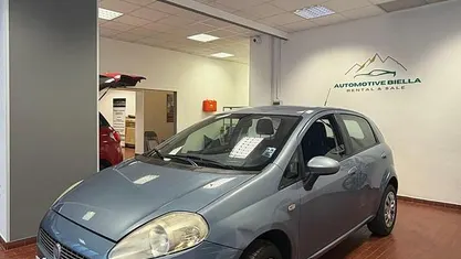 Usata Fiat Grande Punto 77 CV (56 kW) 2009 Gray Utilitaria