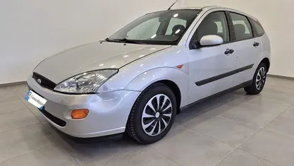 Usata Ford Focus Ambiente 90 CV (66 kW) 2000 Argento Berlina