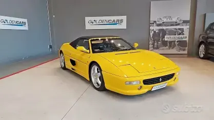 Usata Ferrari F355 381 CV (280 kW) 2000 Giallo Cabrio