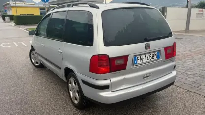 Usata Seat Alhambra 130 CV (95 kW) 2003 Argento Monovolume