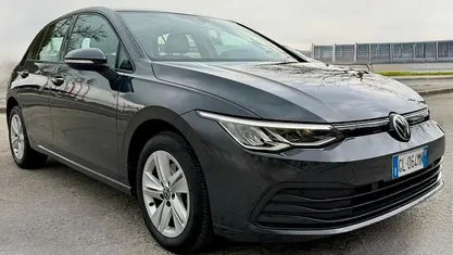 Usata VW Golf VIII Life 116 CV (85 kW) 2022 Grigio Berlina