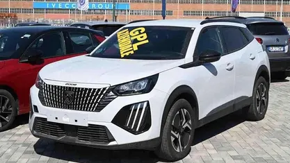 Używany Peugeot 2008 Allure 101 KM (74 kW) 2025 Biały SUV