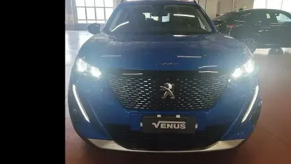 Usata Peugeot 2008 Allure 131 CV (96 kW) 2022 Blu SUV