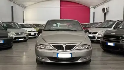 Usata Lancia Ypsilon 60 CV (44 kW) 2002 Grigio Utilitaria