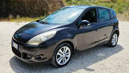 Usata Renault Scénic Dynamique 130 CV (95 kW) 2010 Nero Monovolume