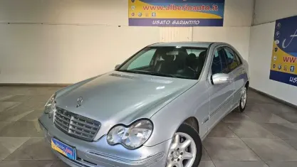 Usata Mercedes C220 Avantgarde 150 CV (110 kW) 2006 Argento Berlina
