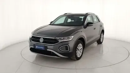 Usata VW T-Roc Life 150 CV (110 kW) 2025 Grigio metallizzato SUV