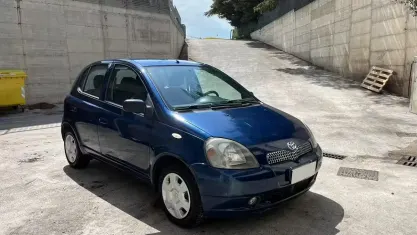 Usata Toyota Yaris Sol 75 CV (55 kW) 2003 Bluazzurro Utilitaria