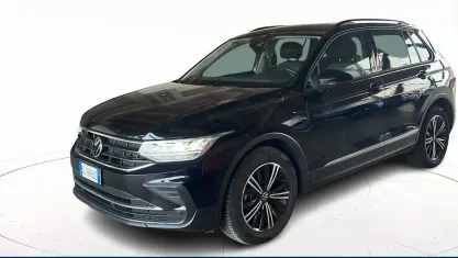 Usata VW Tiguan Life 130 CV (95 kW) 2022 Nero pastello SUV