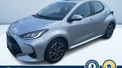 Argento metallizzato Usata 2022 Toyota Yaris Hybrid Trend Tre volumi | 18.500 € (Buon prezzo)