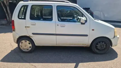 Usata Opel Agila 60 CV (44 kW) 2006 Bianco Utilitaria