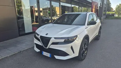 Usata Alfa Romeo Junior Edizione Speciale 145 CV (106 kW) 2025 Bianco SUV