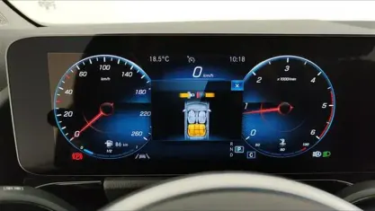 Usata Mercedes GLA180 Executive 116 CV (85 kW) 2022 Grigio chiaro SUV