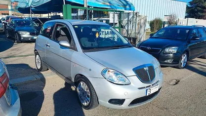Usata Lancia Ypsilon 60 CV (44 kW) 2008 Grigio Utilitaria