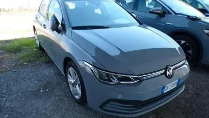 Usata VW Golf VIII Life 116 CV (85 kW) 2022 Grigio Berlina