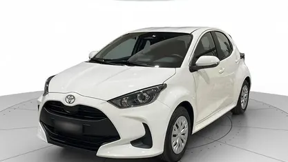 Nuova Toyota Yaris Hybrid Active 92 CV (67 kW) 2026 Bianco