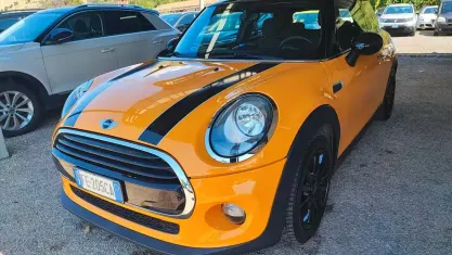 Usata Mini Cooper D 116 CV (85 kW) 2016 Arancione Utilitaria