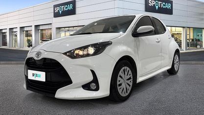 Gebraucht Toyota Yaris Active 72 PS (52 kW) 2023 Weiß Kleinwagen