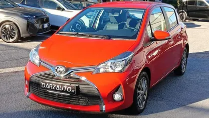 Rosso pastello Usata 2016 Toyota Yaris Active Berlina | 10.200 € (Buon prezzo)