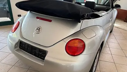 Usata VW New Beetle 76 CV (55 kW) 2005 Argento Utilitaria
