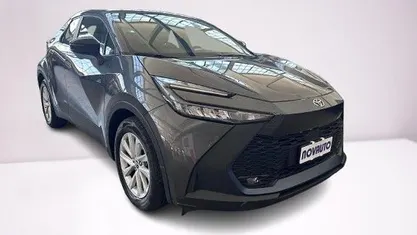 Begagnad Toyota C-HR Active 98 HK (72 kW) 2025 Grå SUV