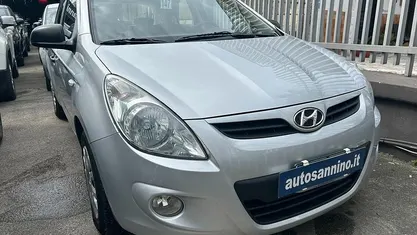 Usata Hyundai i20 Comfort 78 CV (57 kW) 2009 Grigio Utilitaria