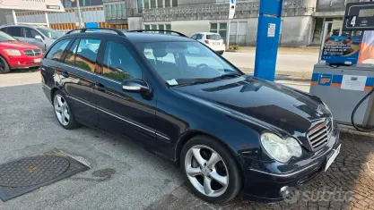 Usata Mercedes C220 Avantgarde 150 CV (110 kW) 2004 Blu Berlina