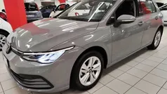 Grigio Usata 2021 VW Golf VIII Life Due volumi | 21.400 € (Buon prezzo)