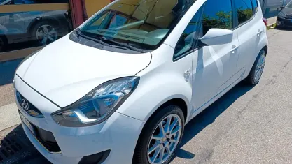 Usata Hyundai ix20 Comfort 77 CV (56 kW) 2011 Bianco Utilitaria