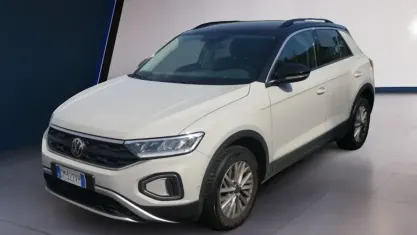 Usata VW T-Roc Life 110 CV (80 kW) 2023 Beige SUV