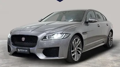 Usata Jaguar XF Prestige 180 CV (132 kW) 2020 Grigio Berlina