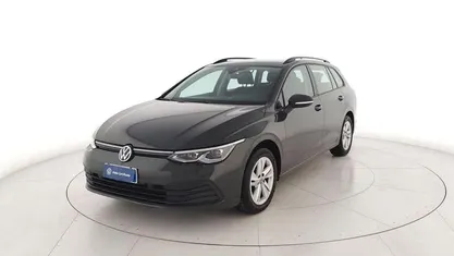 Usata VW Golf VIII Life 131 CV (96 kW) 2021 Grigio metallizzato Station wagon