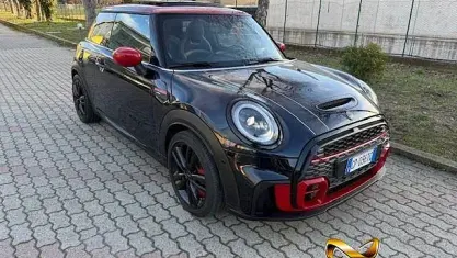 Usata Mini John Cooper Works 231 CV (169 kW) 2023 Blu scuro Utilitaria